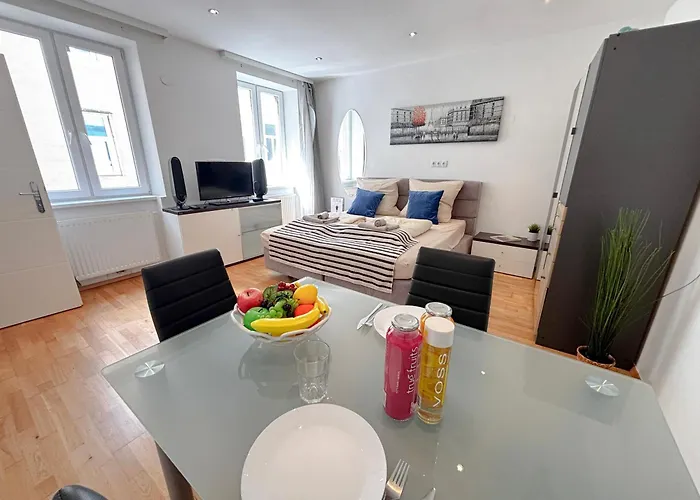 King Bed & Kitchen - Near Prater, No Elevator 4th Floor Apartamento *